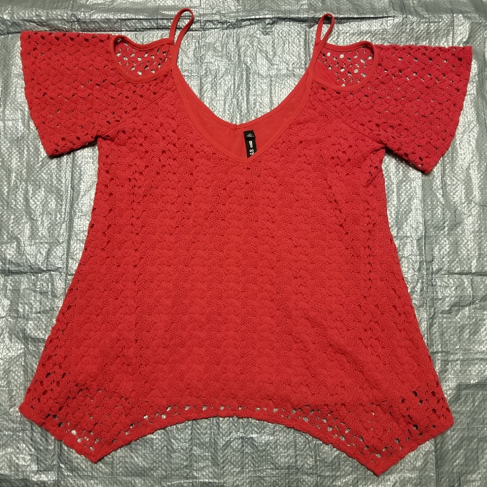 👙Design Lab off Lord & Taylor shoulder patterned crochet top